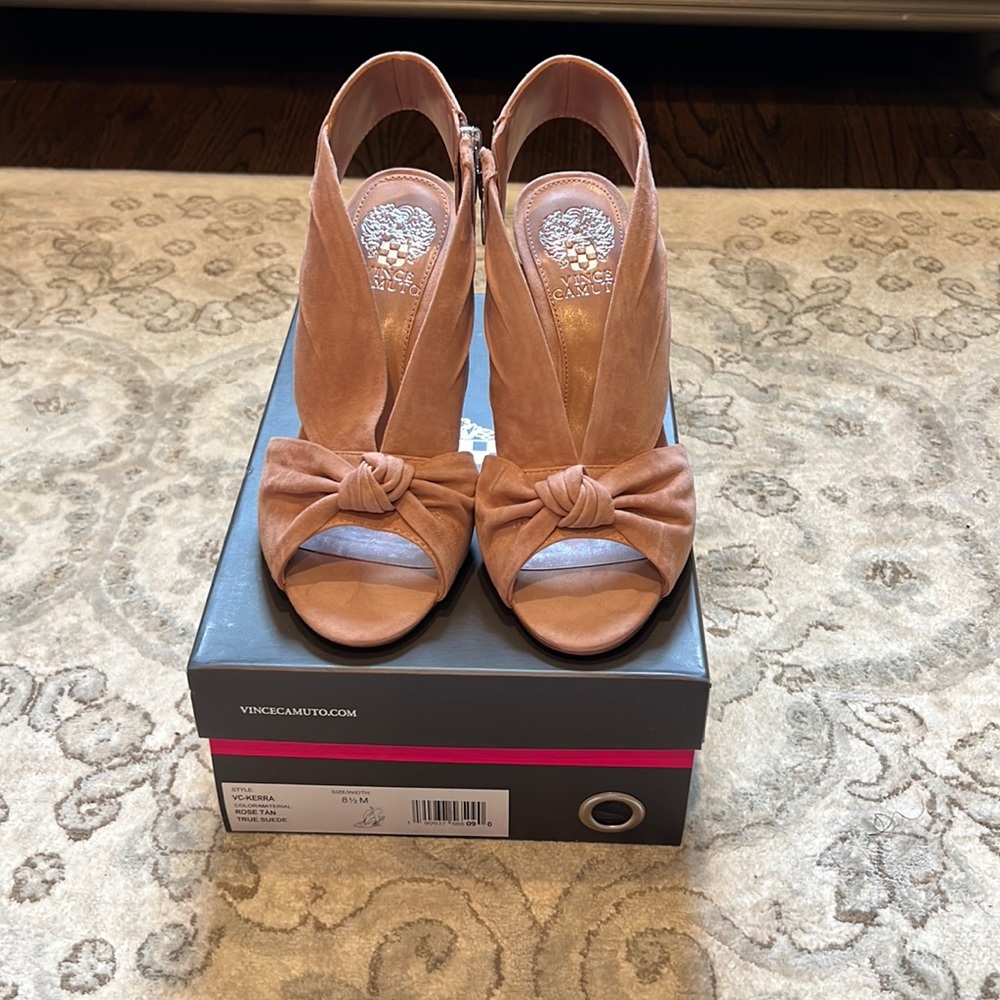 NWT Vince Camuto Kerra Rose Tan Suede Sandals